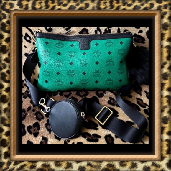 ✅PRICE FIRM✅AUTHENTIC MCM Green Pouch. SUPER RARE🔥 - Picture 1 of 15